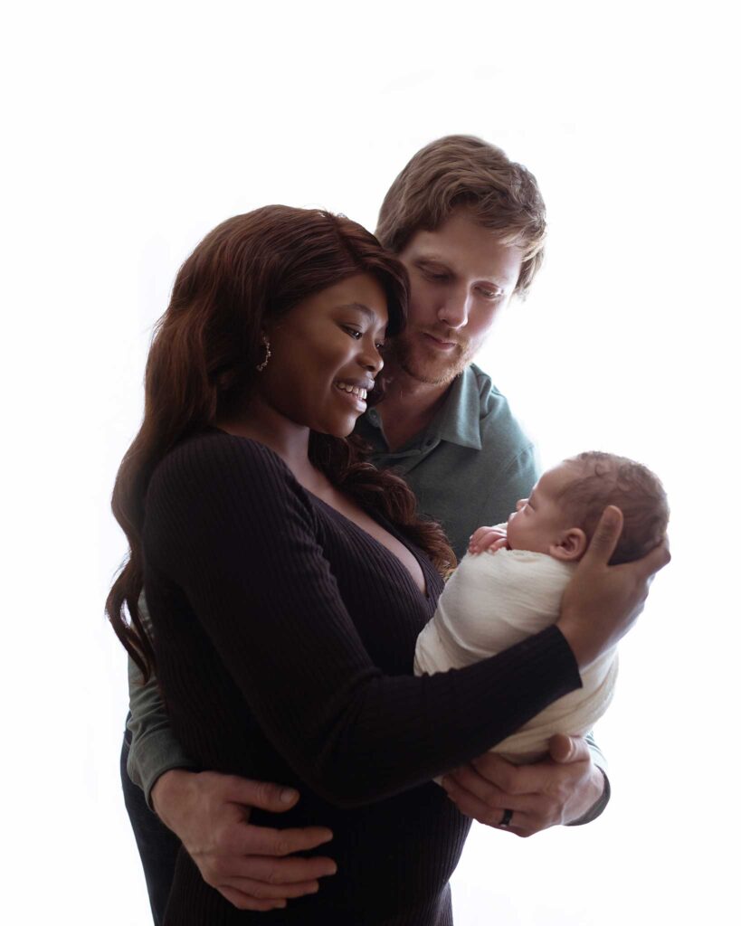 Family photoshoot with a new baby in Calgary